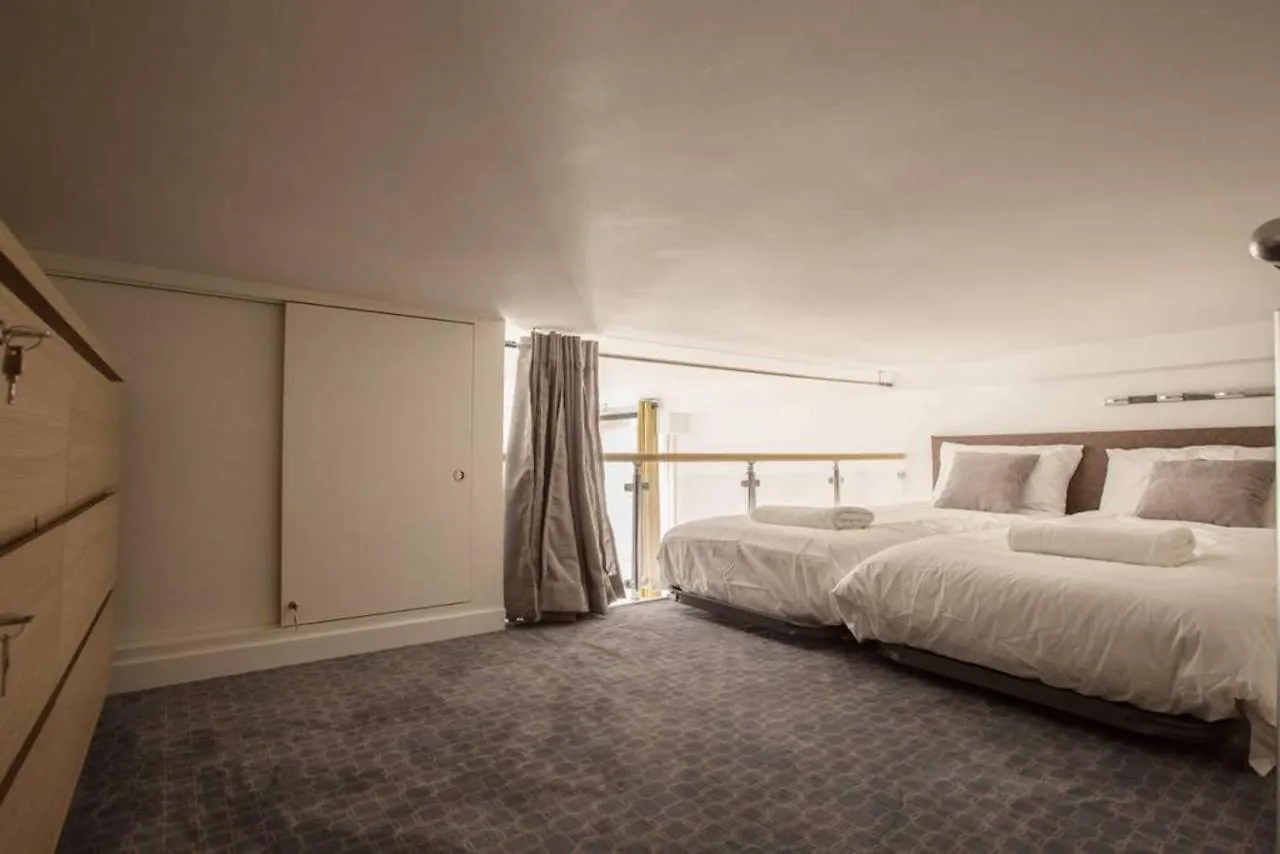 Remodeled Parisian Lejlighed *