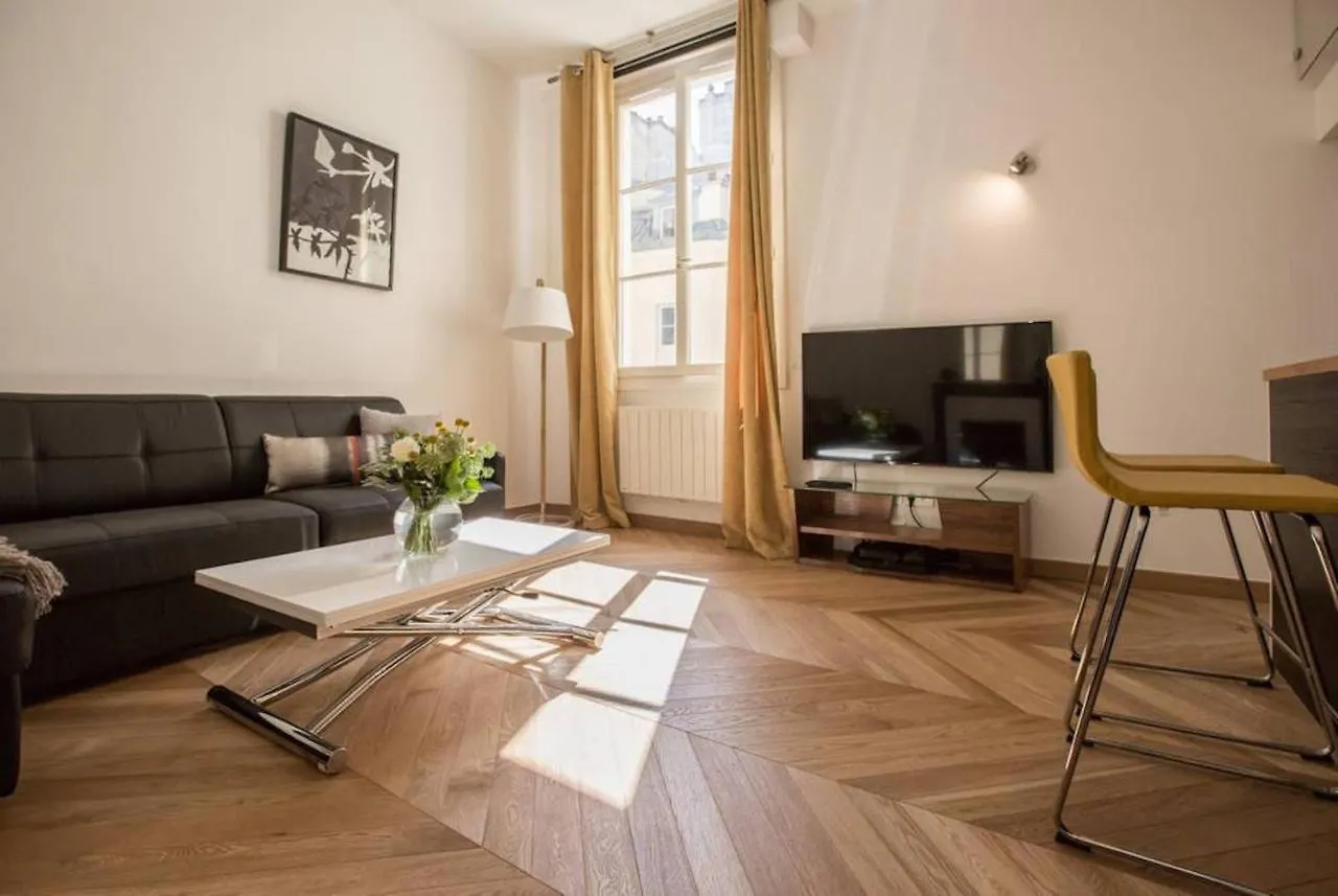 Remodeled Parisian Lejlighed
