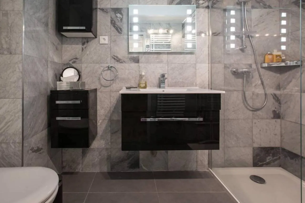 Remodeled Parisian Париж