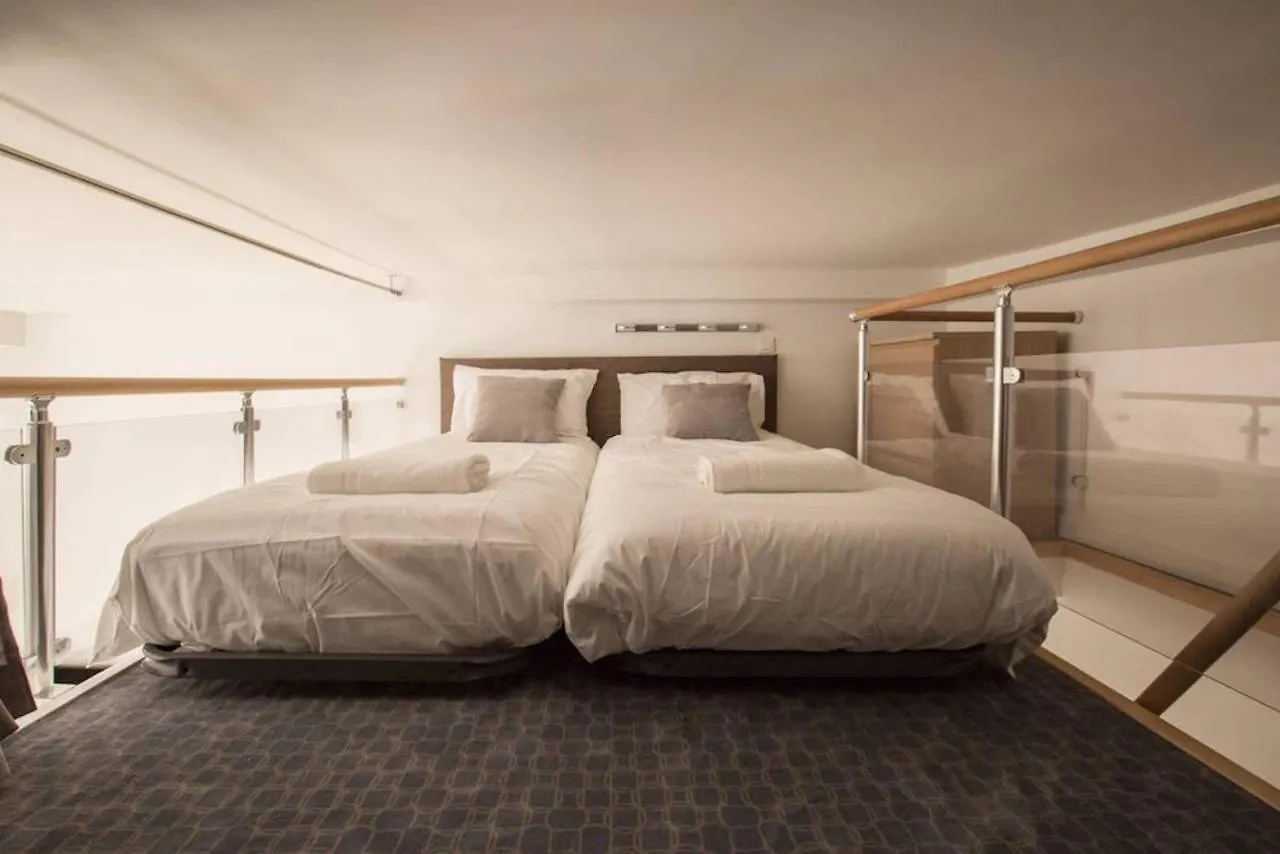 Remodeled Parisian Апартаменты Париж