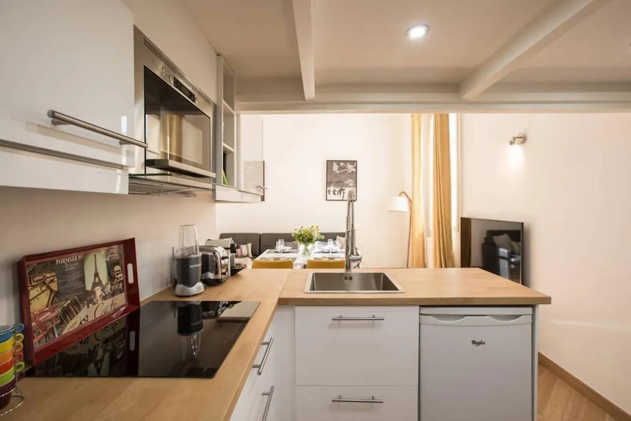 Remodeled Parisian Париж